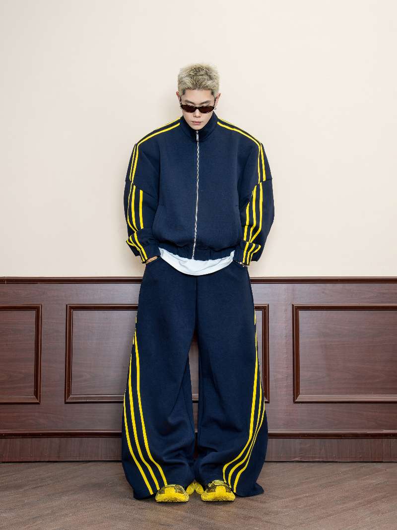 DBW Doublewin Navy Yellow Stripe High-Neck Sport Set