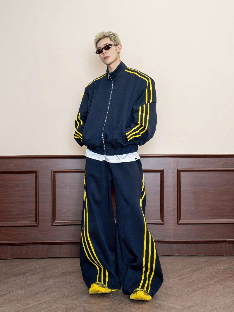 DBW Doublewin Navy Yellow Stripe High-Neck Sport Set