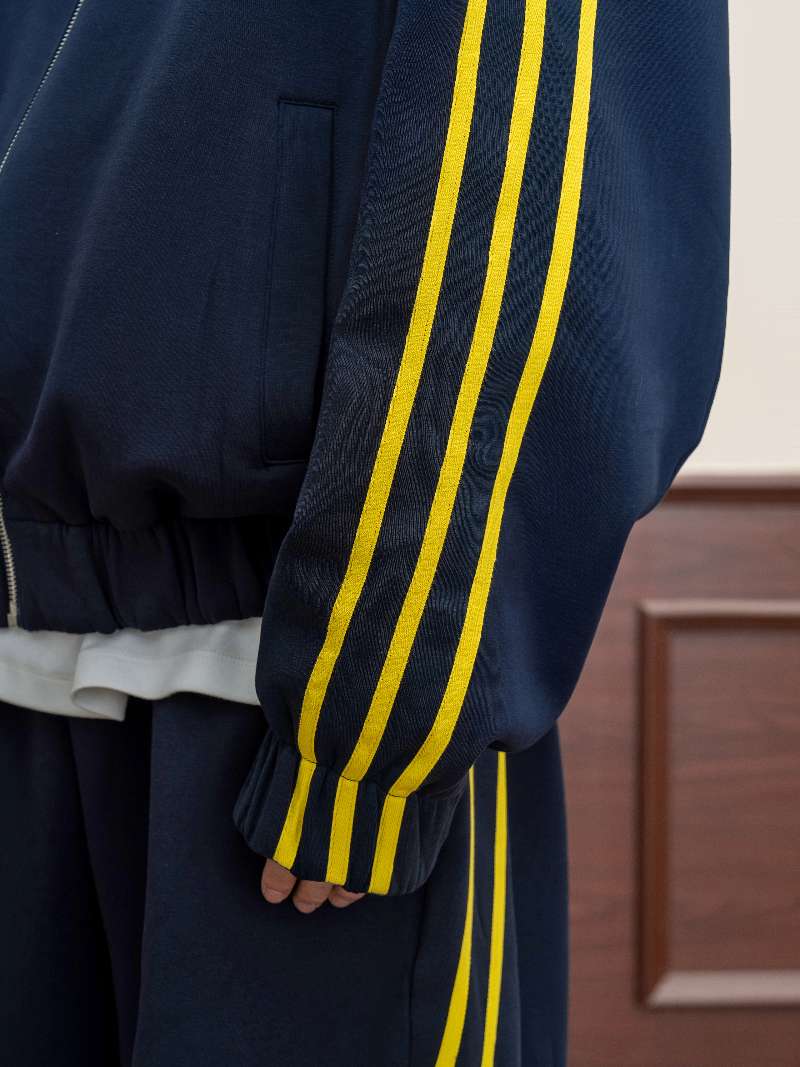 DBW Doublewin Navy Yellow Stripe High-Neck Sport Set