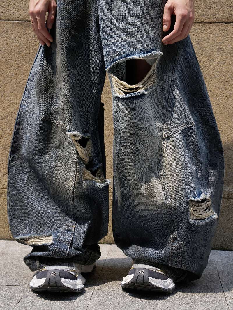 DBW Doublewin Reverse Waistband Distressed Scimitar Jeans