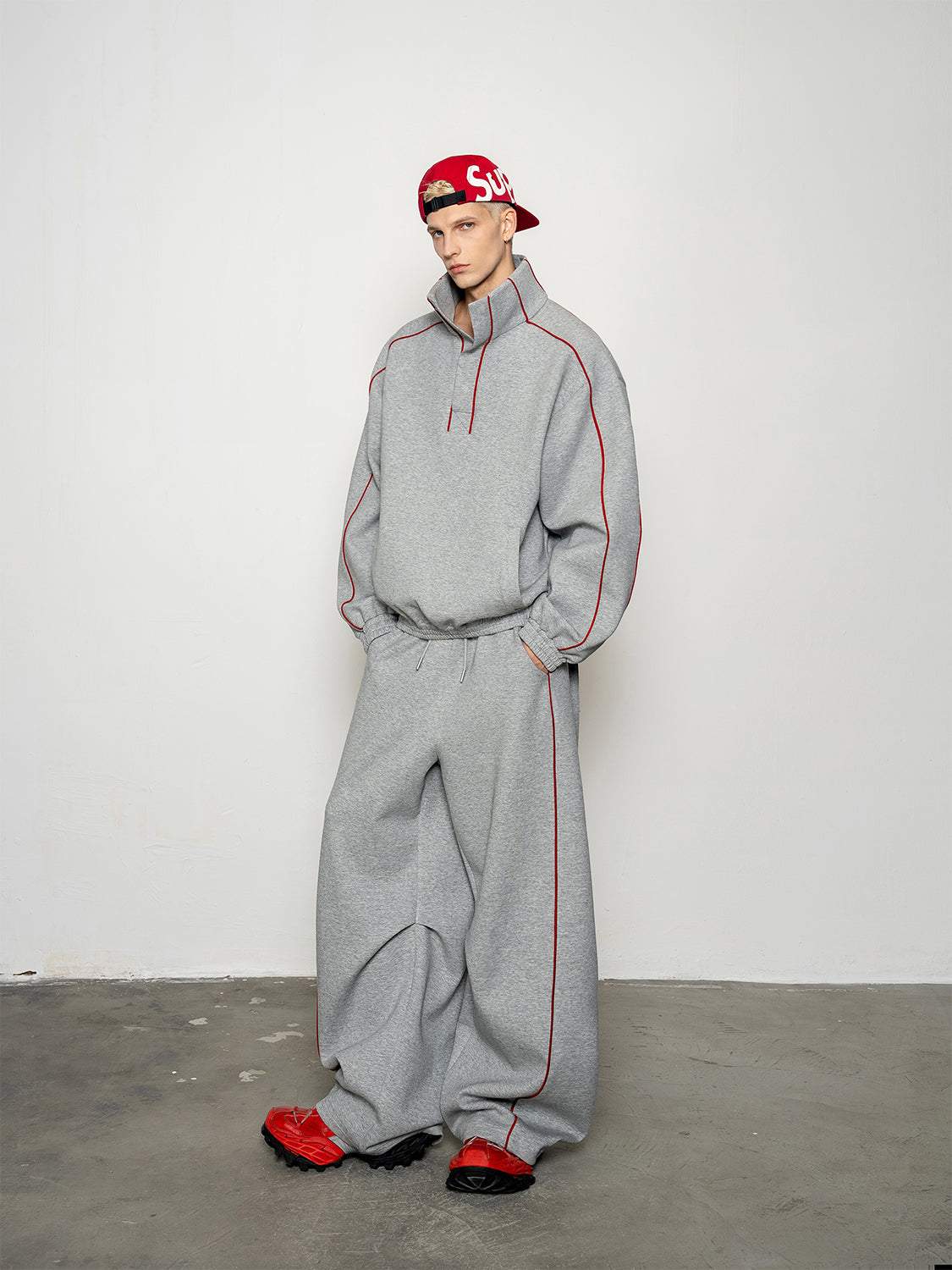 DBW Doublewin Deconstructed Gray-Red Color Block High-Neck Sweat Sports Set