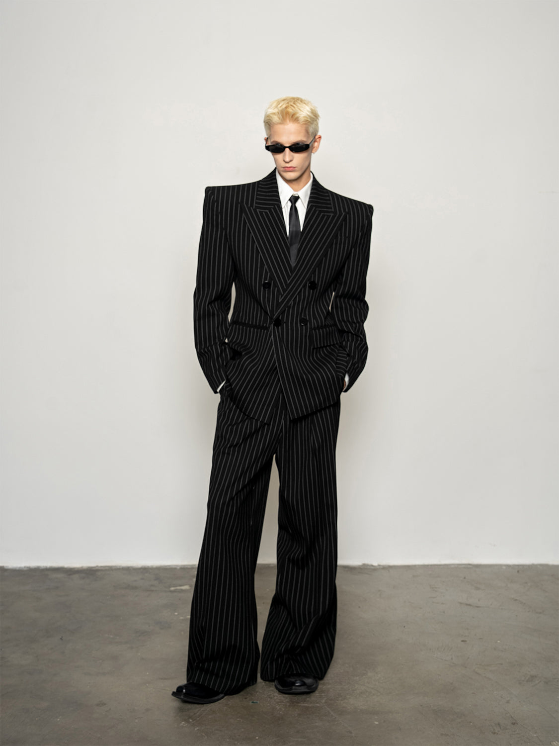 DBW Doublewin Striped Wide-Shoulder Waist-Cinching Suit Set