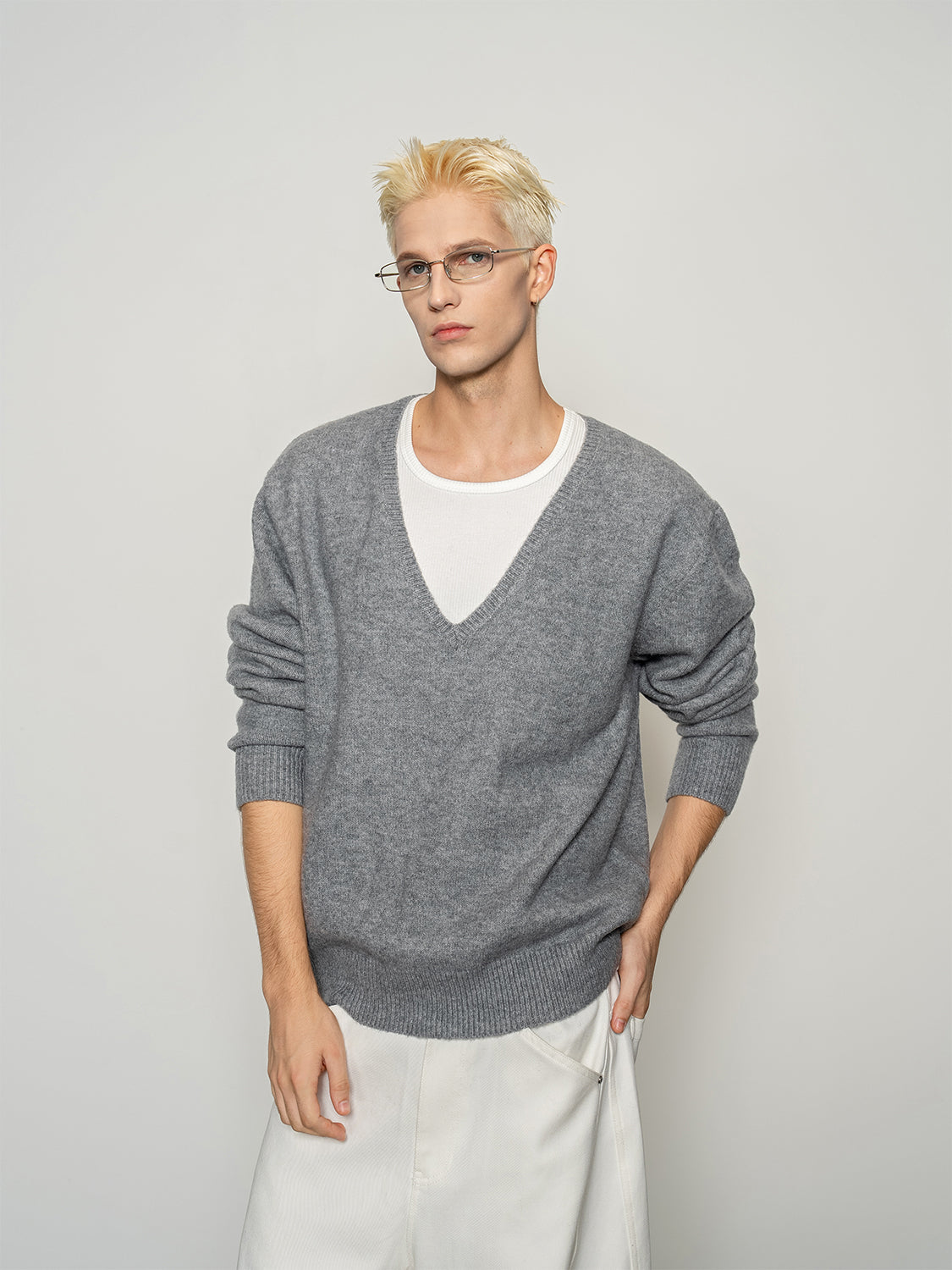 DBW Doublewin Low V-Neck Knit Sweater