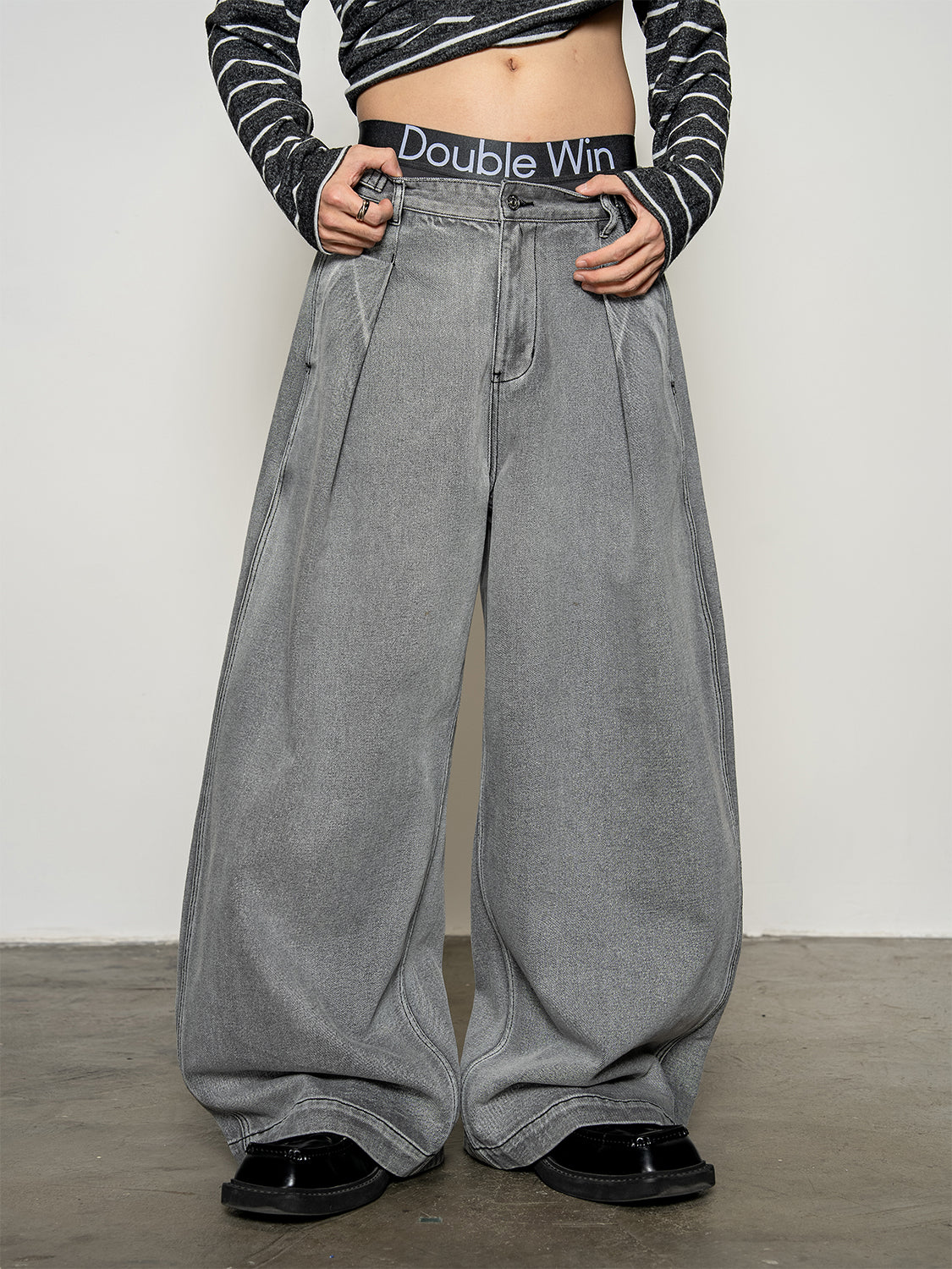 DBW Doublewin Adjustable Waist Distressed Pleated Denim Jeans
