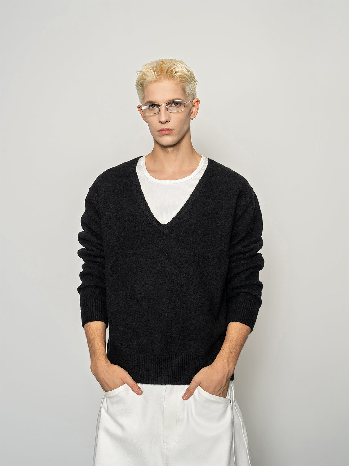 DBW Doublewin Low V-Neck Knit Sweater