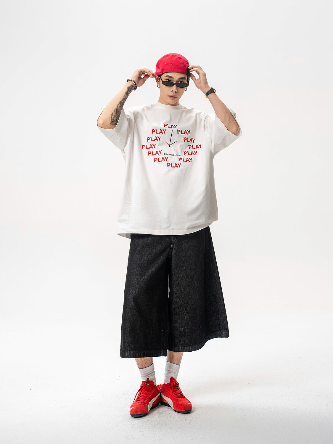 DBW Doublewin"PLAY" Clock Embroidery T-Shirt