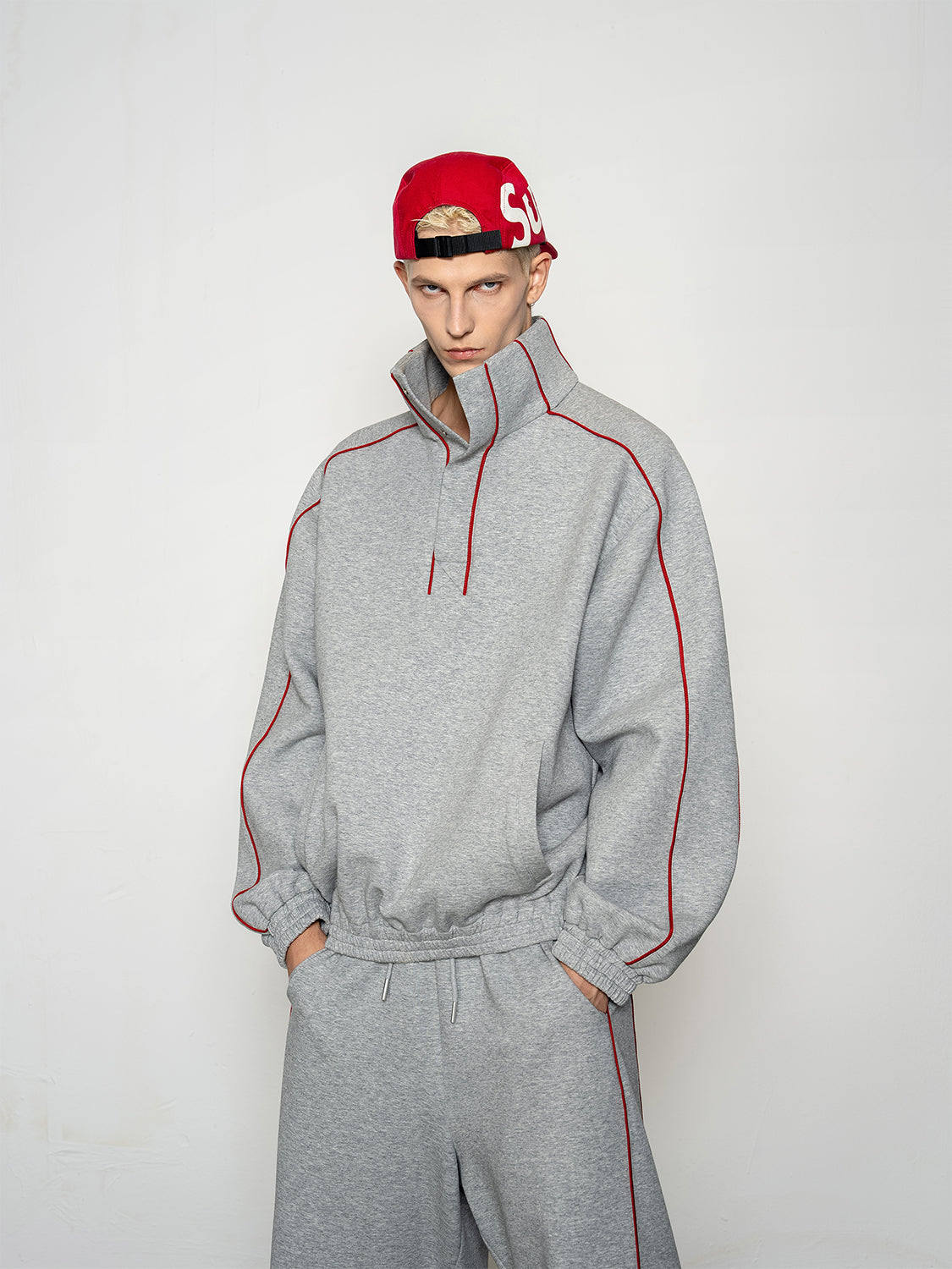 DBW Doublewin Deconstructed Gray-Red Color Block High-Neck Sweat Sports Set