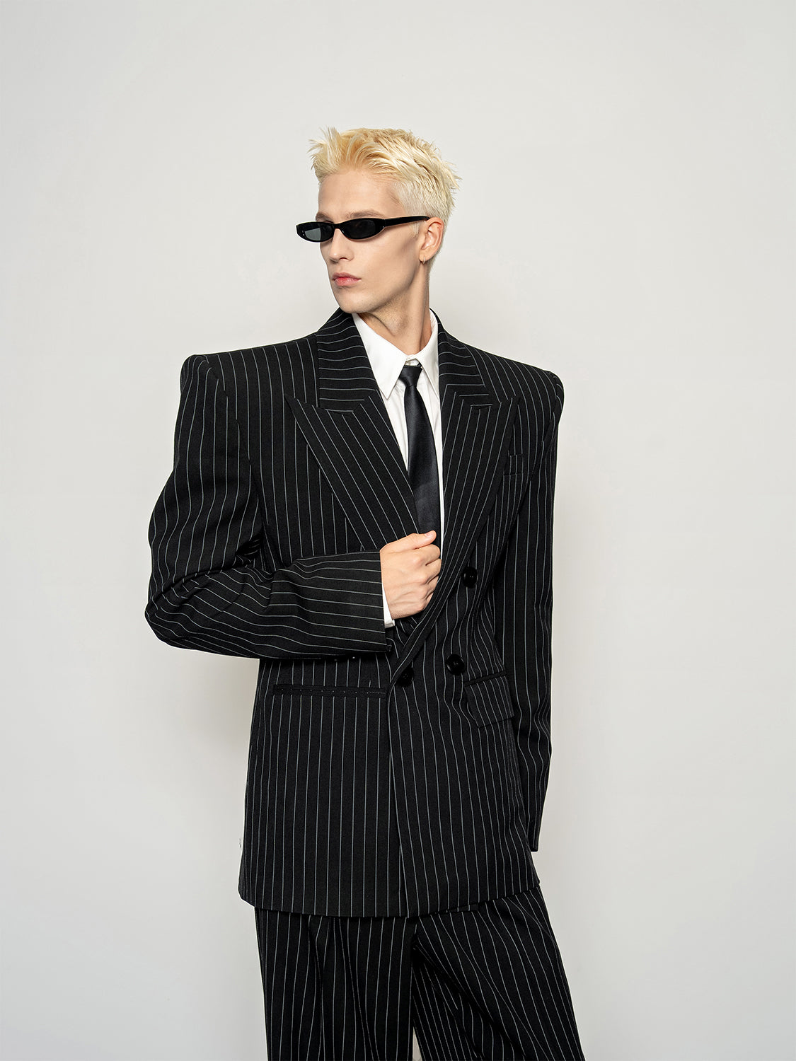 DBW Doublewin Striped Wide-Shoulder Waist-Cinching Suit Set