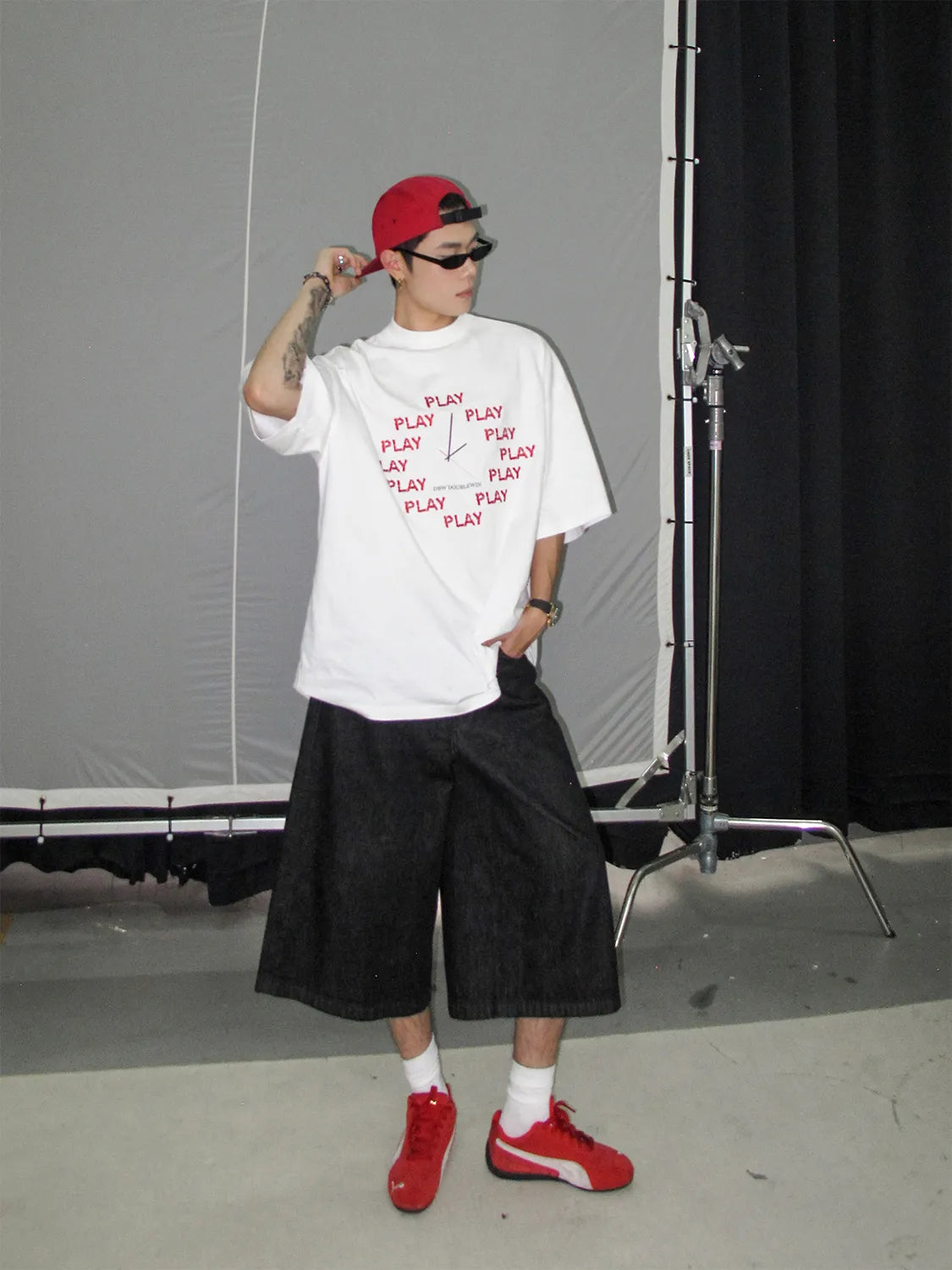 DBW Doublewin"PLAY" Clock Embroidery T-Shirt