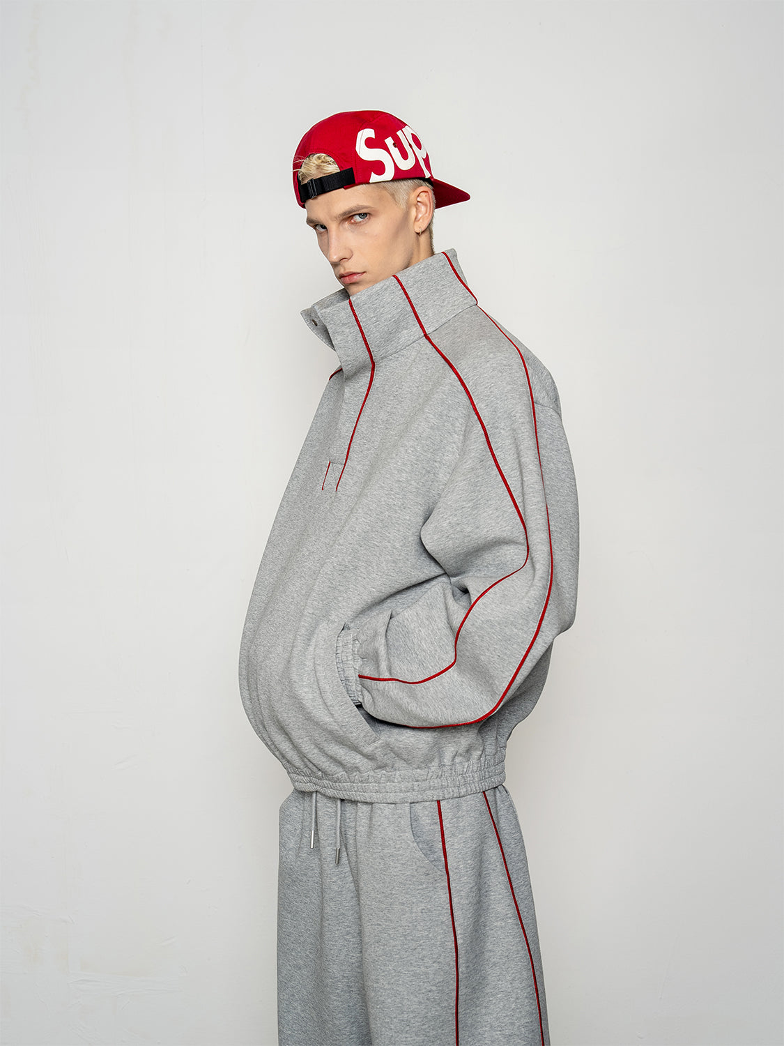 DBW Doublewin Deconstructed Gray-Red Color Block High-Neck Sweat Sports Set