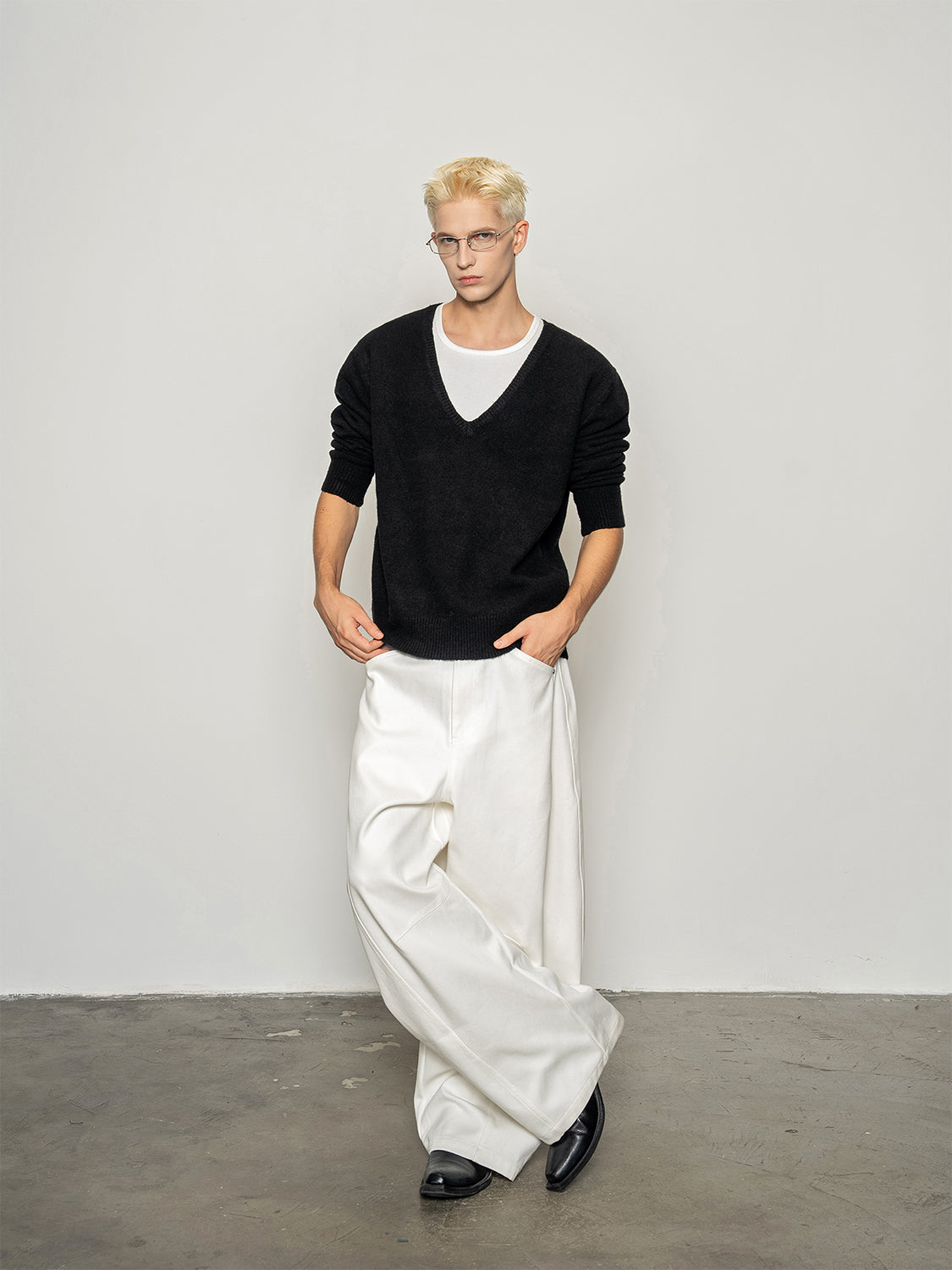 DBW Doublewin Low V-Neck Knit Sweater