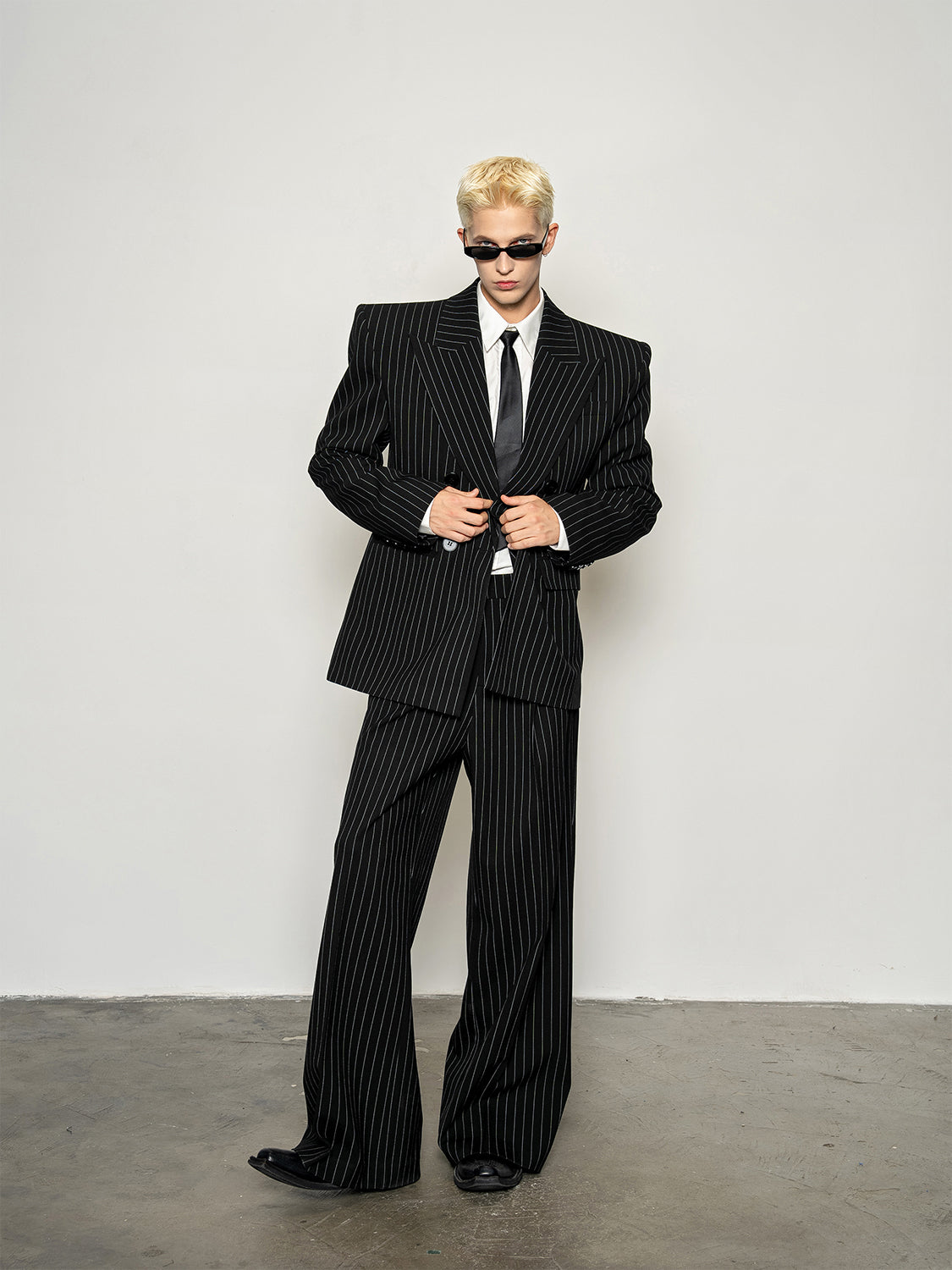 DBW Doublewin Striped Wide-Shoulder Waist-Cinching Suit Set