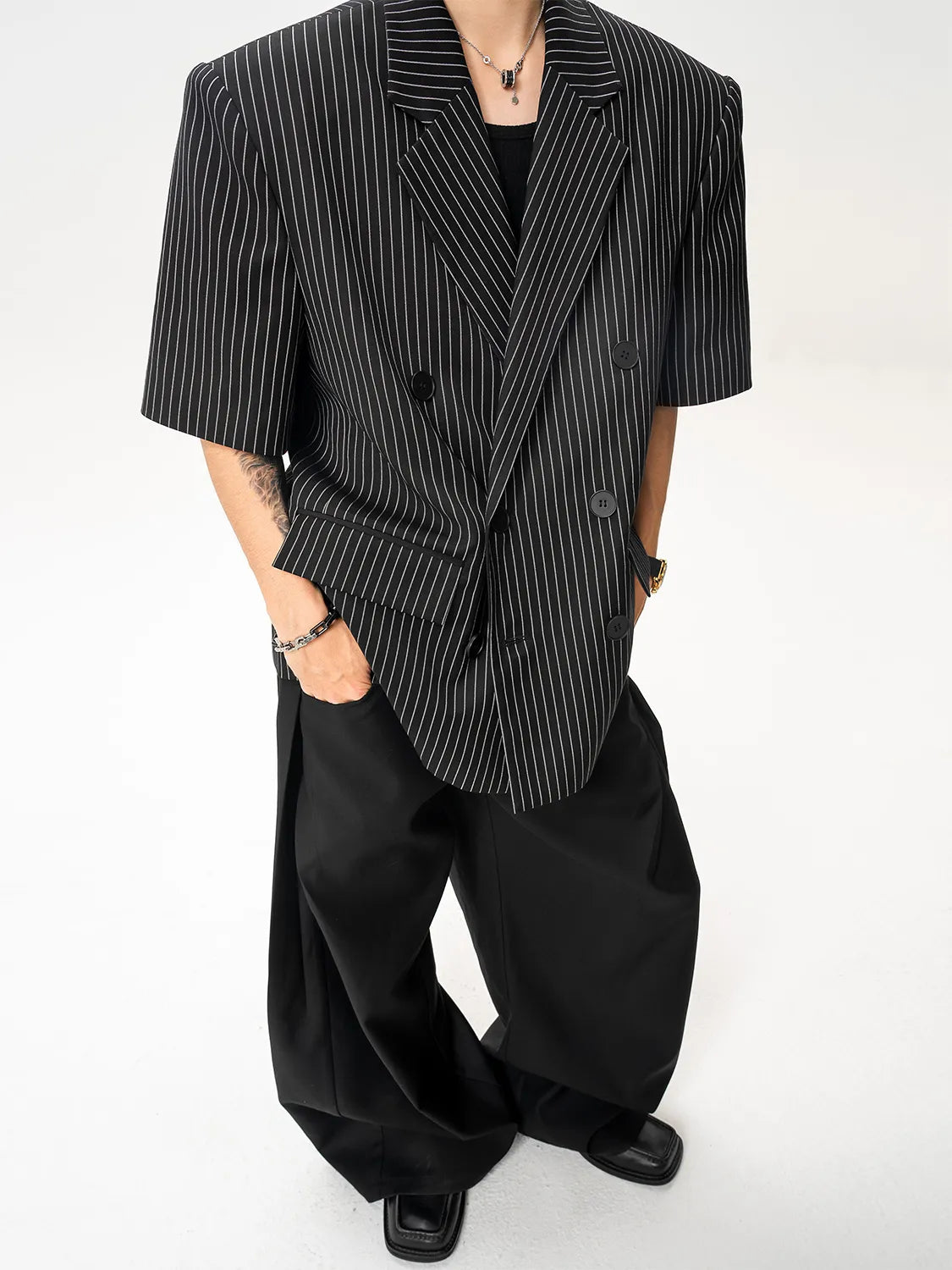 DBW Doublewin Striped Oversized Wide-Shoulder Short Sleeve Blazer