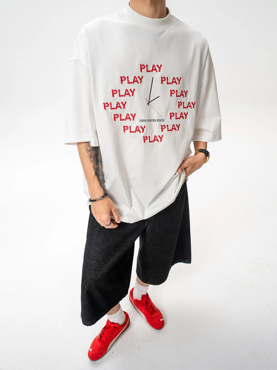 DBW Doublewin"PLAY" Clock Embroidery T-Shirt