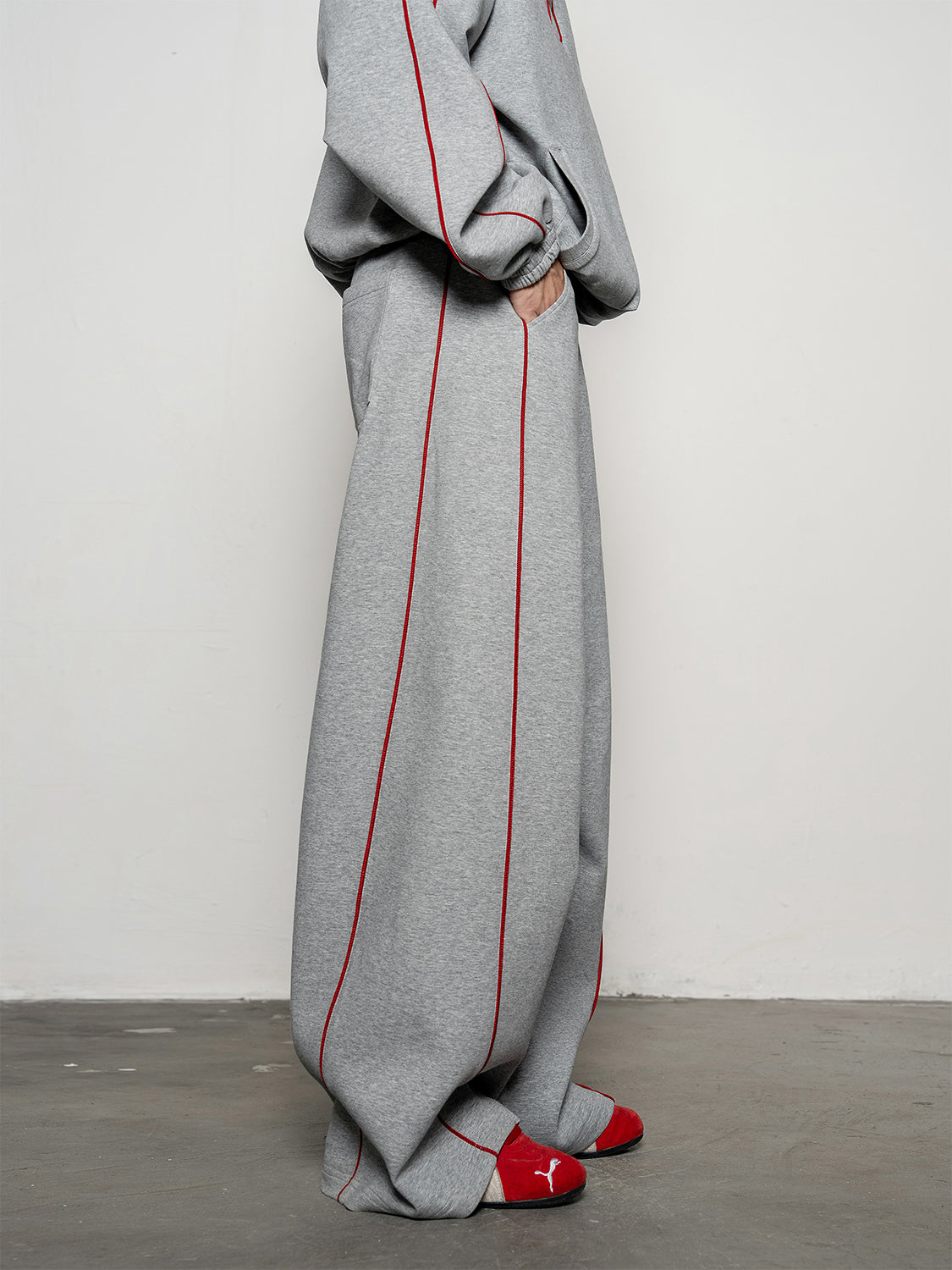 DBW Doublewin Deconstructed Gray-Red Color Block High-Neck Sweat Sports Set
