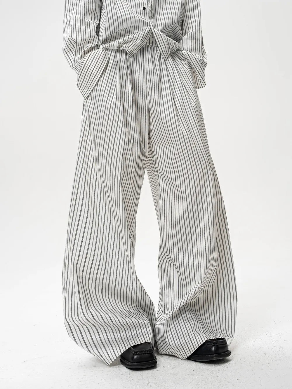 DBW Doublewin Black White Stripe Tencel Double Pleat Leisure Set