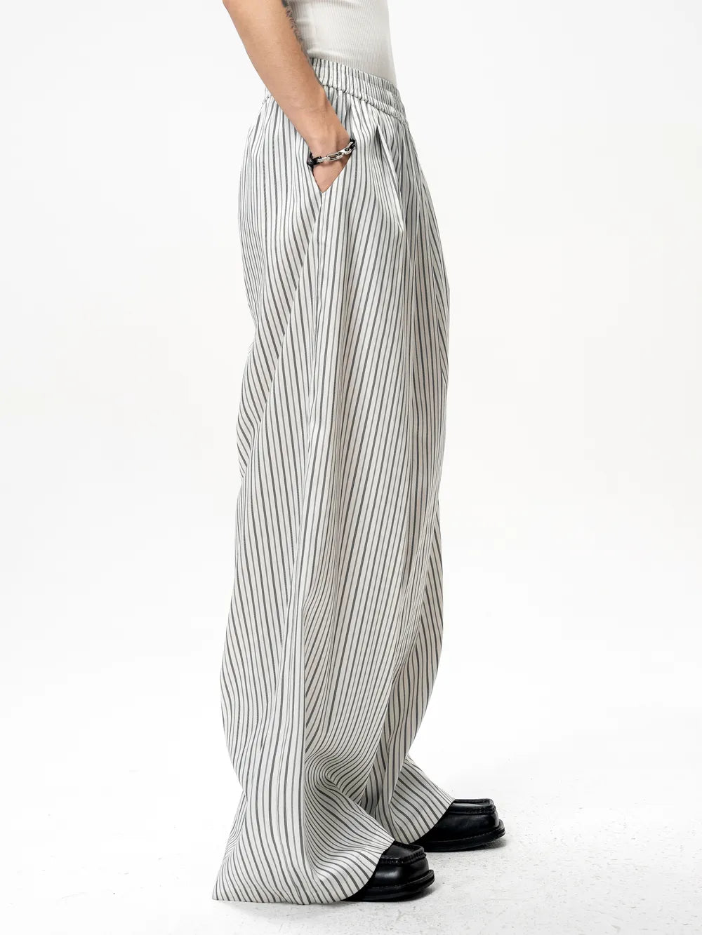 DBW Doublewin Black White Stripe Tencel Double Pleat Leisure Set